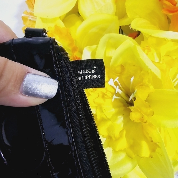 Coach black patent leather wristlet - Picture 5 of 15